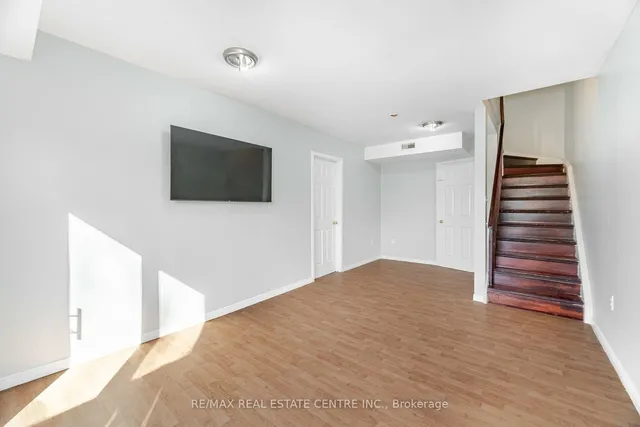 Additional image 29 of 120 Railroad St Unit 14