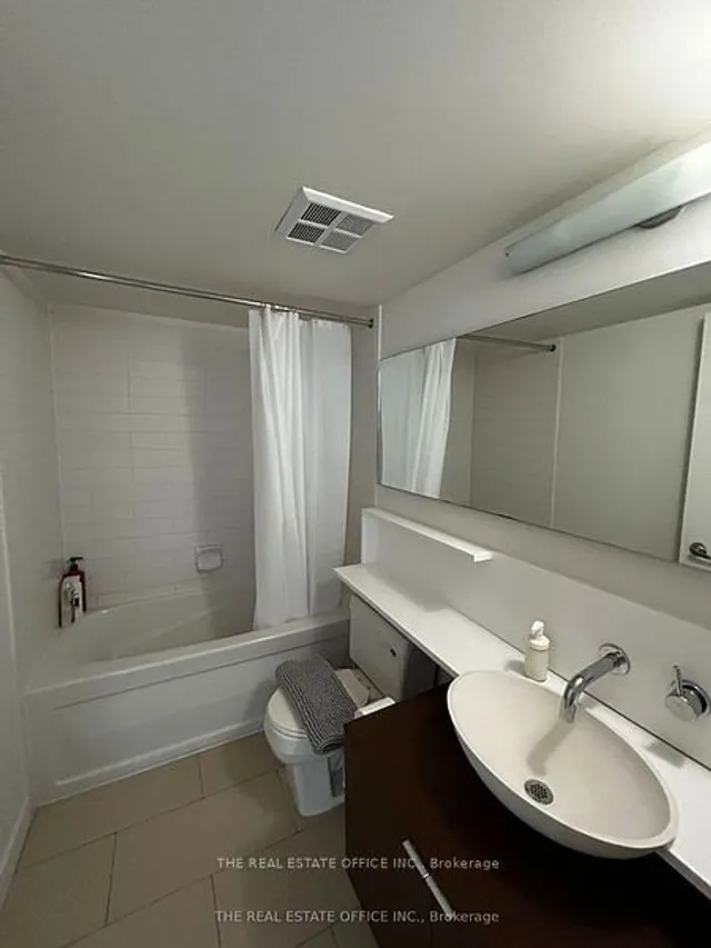 Additional image 13 of 15 Fort York Blvd Unit 2808