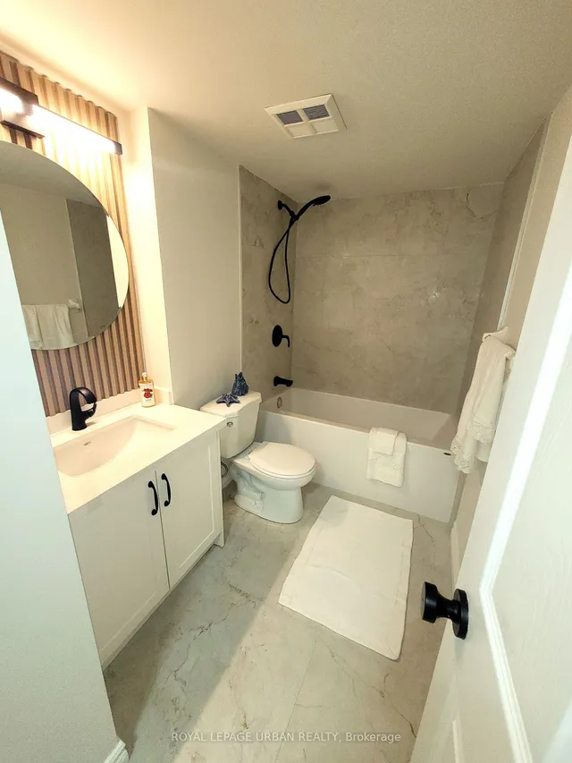 Additional image 4 of 736 Bay St Unit 1101