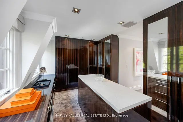 Additional image 29 of 112 Hazelton Ave