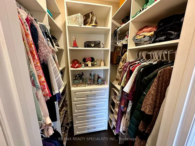 Additional image 20 of 8 Herringbone Cres