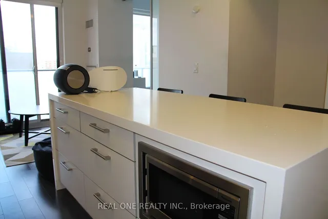 Additional image 5 of 1080 Bay St Unit 1811