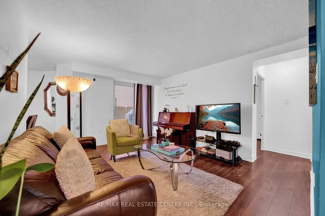 Additional image 9 of 4062 Lawrence Ave Unit 106