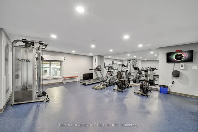 Additional image 34 of 4062 Lawrence Ave Unit 106