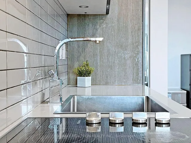 Additional image 17 of 200 Bloor St Unit 2007