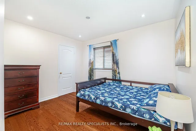 Additional image 26 of 36 Dunvegan Cres