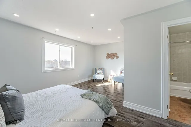 Additional image 18 of 120 Railroad St Unit 14