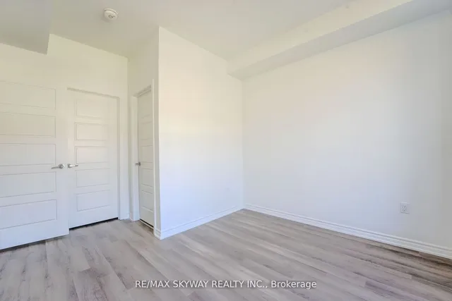 Additional image 7 of 4 Plume St