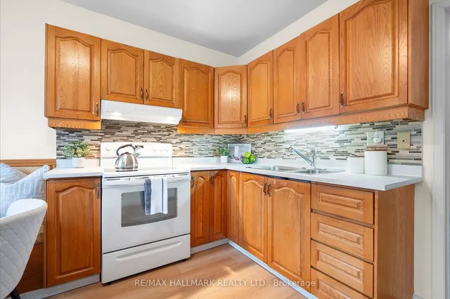 Additional image 16 of 393 Ossington Ave