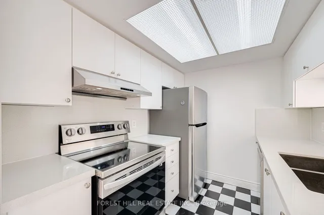 Additional image 3 of 2550 Lawrence Ave Unit 205