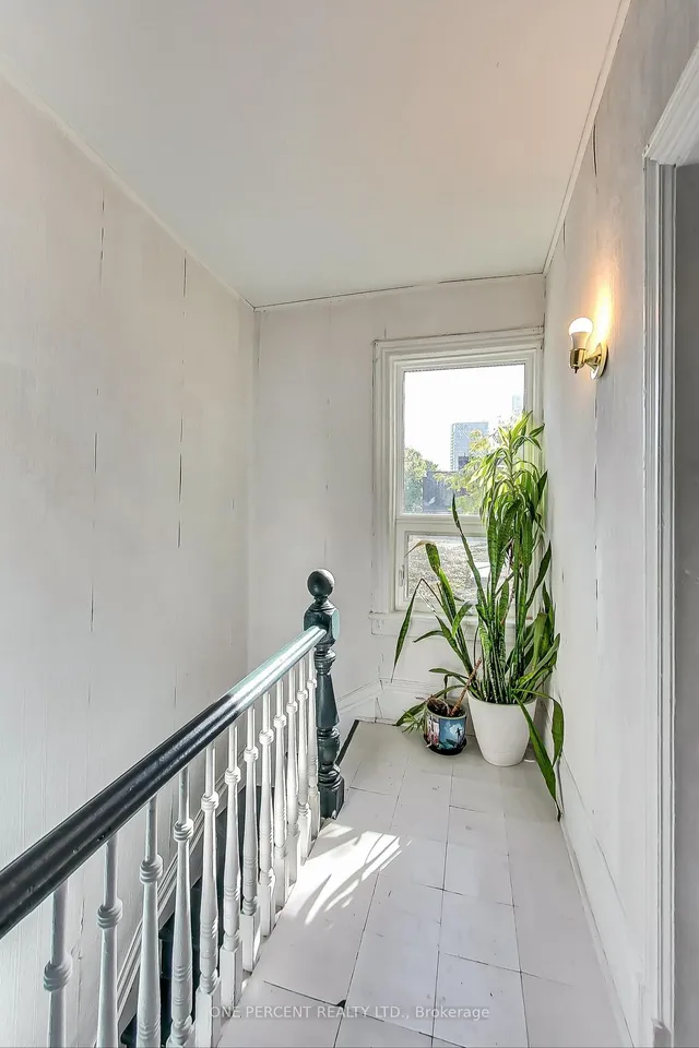 Additional image 19 of 825 Adelaide St