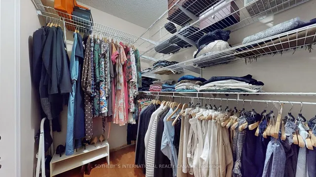 Additional image 22 of 19 Hollowgrove Blvd