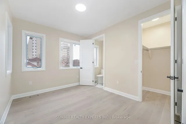 Additional image 24 of 9 Keewatin Gate