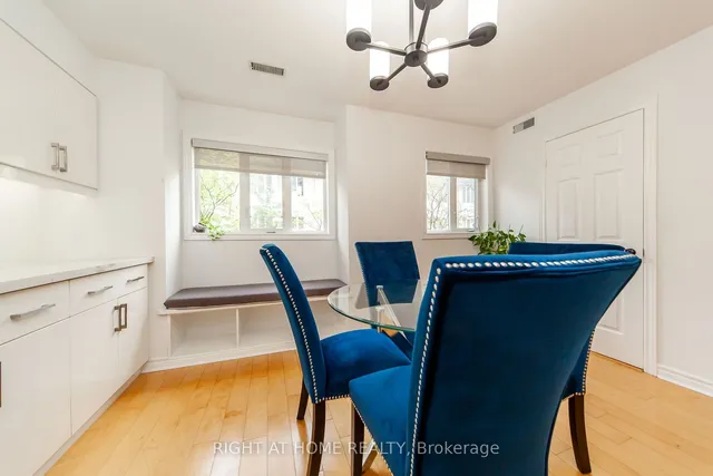 Additional image 30 of 208 Niagara St Unit 36