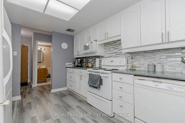 Additional image 27 of 8 Lisa St Unit 1204