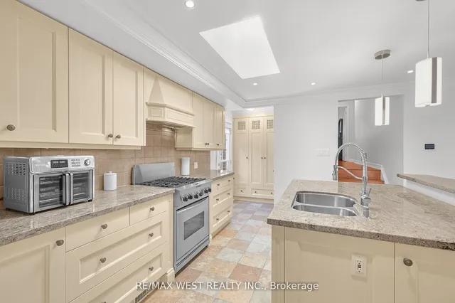 Additional image 9 of 34 Lorraine Cres