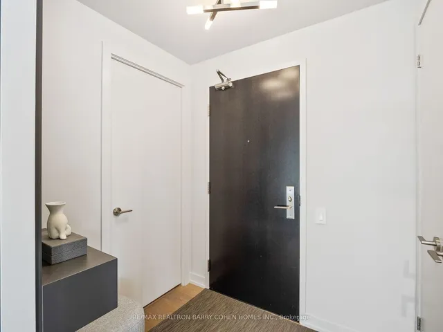 Additional image 3 of 650 King St Unit 810