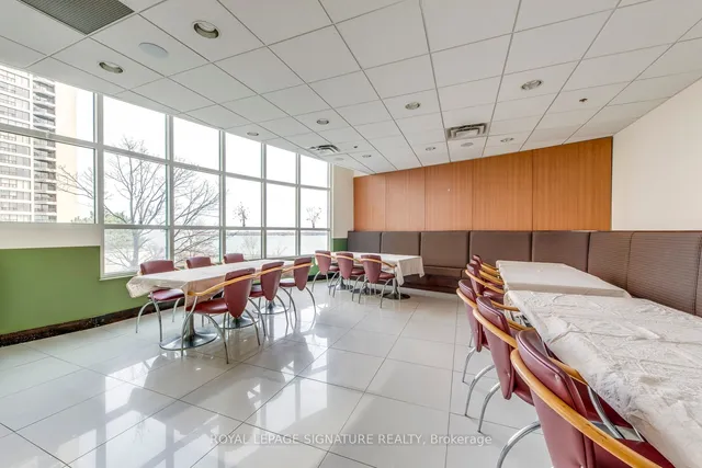 Additional image 30 of 77 Harbour Sq Unit 2207