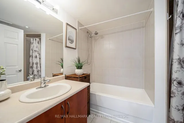 Additional image 14 of 225 Wellesley St Unit 1002