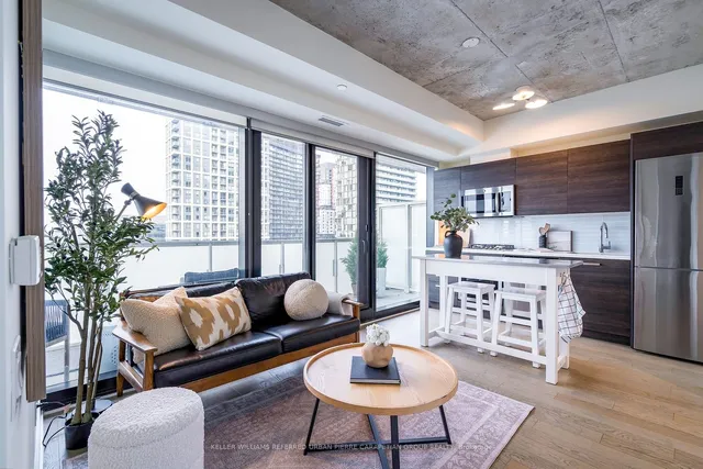 11 Charlotte St Unit 2004