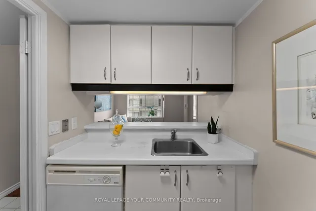 Additional image 19 of 711 Bay St Unit 1221