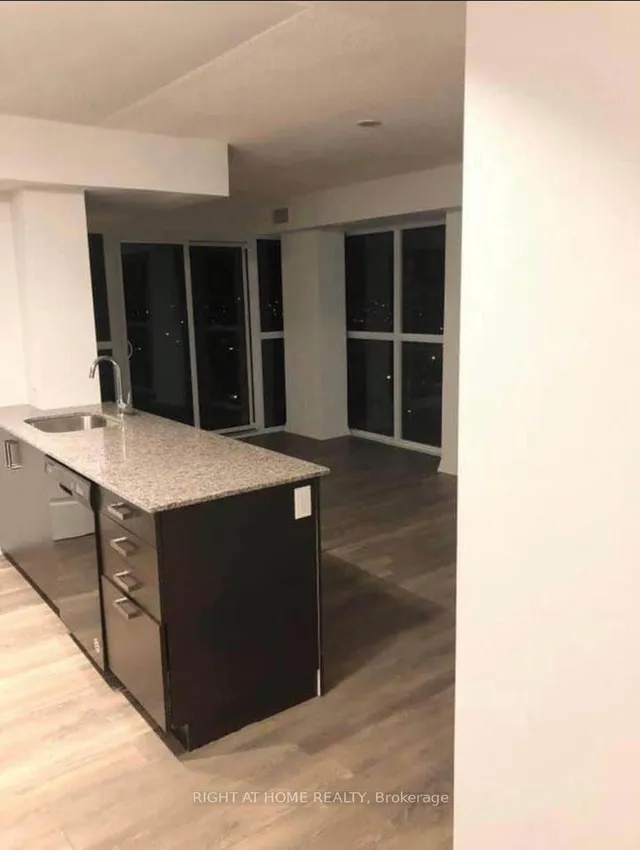 Additional image 5 of 30 meadowglen Pl Unit 718