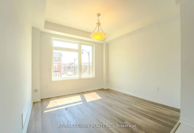 Additional image 21 of 4 Plume St