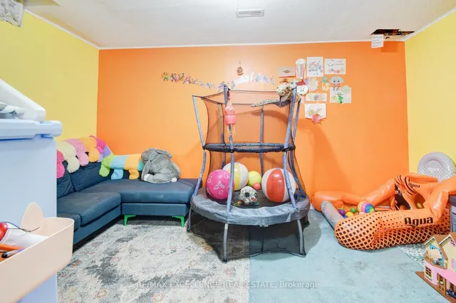 Additional image 31 of 54 Whiteface Cres