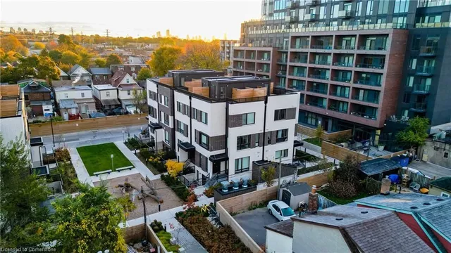 Additional image 38 of 10 Ed Clark Gdns Unit 14