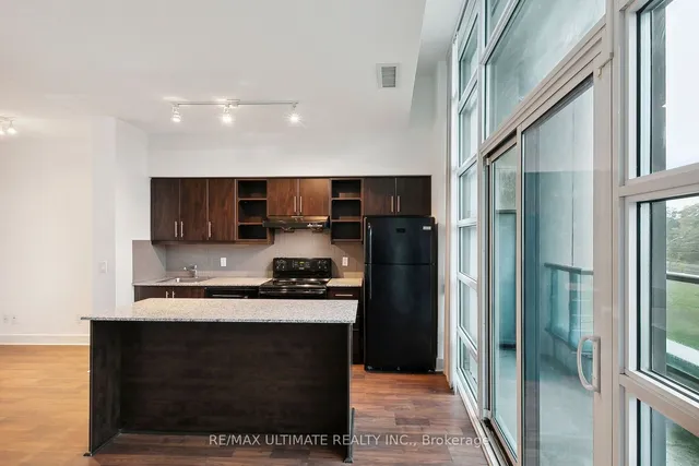 Additional image 23 of 35 Brian Peck Cres Unit 102