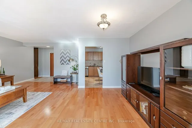 Additional image 8 of 714 The West Mall Unit 1009