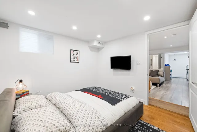Additional image 34 of 40 Linton Ave