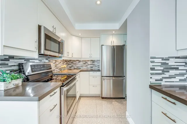 Additional image 11 of 77 Harbour Sq Unit 2207