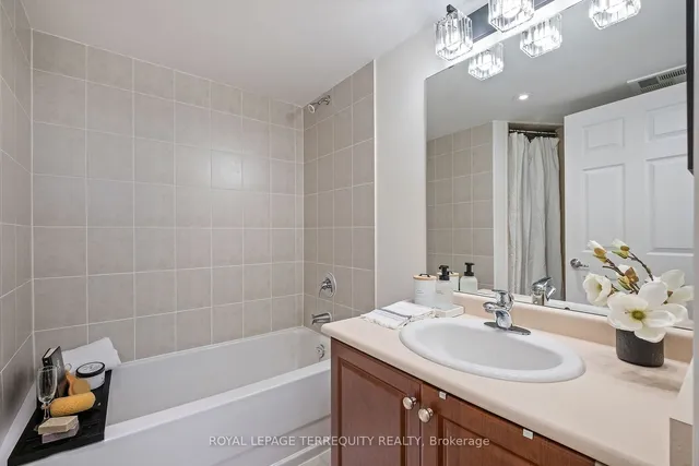 Additional image 20 of 225 Wellesley St Unit 216