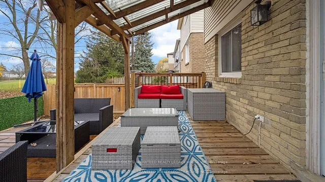 Additional image 34 of 60 Roehampton Cres