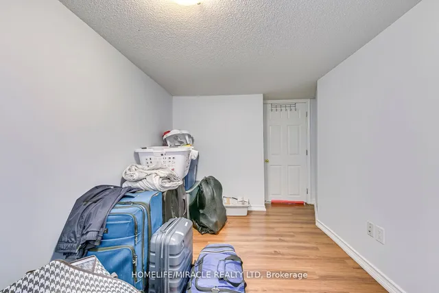 Additional image 33 of 63 Portrush Tr