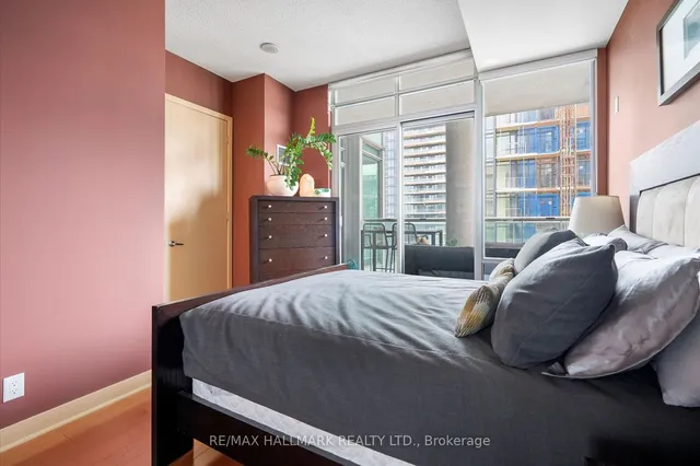 Additional image 27 of 81 Navy Wharf Crt Unit 3803