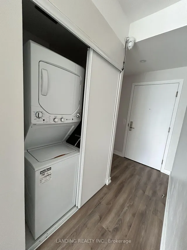 Additional image 31 of 20 Edward St Unit 1910