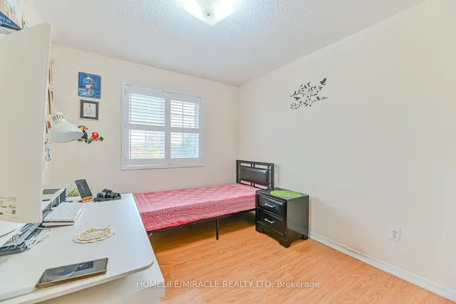 Additional image 25 of 169 Crystal Glen Cres