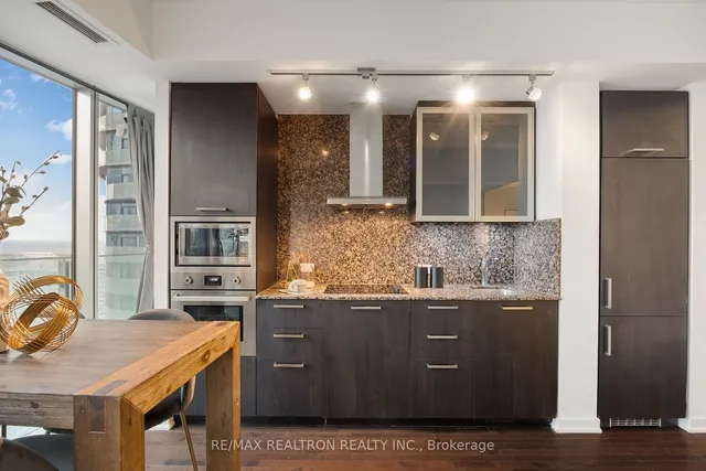 Additional image 10 of 14 York St Unit 2704