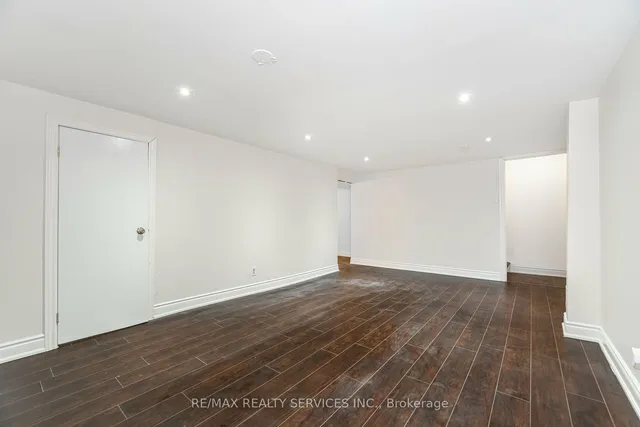 Additional image 30 of 41 Town House Cres