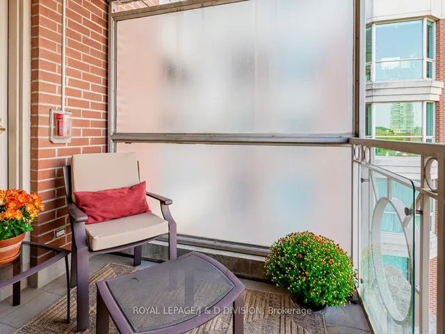 Additional image 20 of 38 Avenue Rd Unit 808