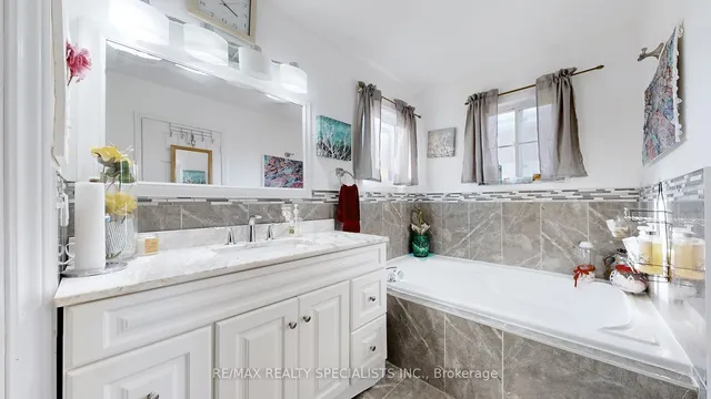 Additional image 26 of 66 Vintage Gate