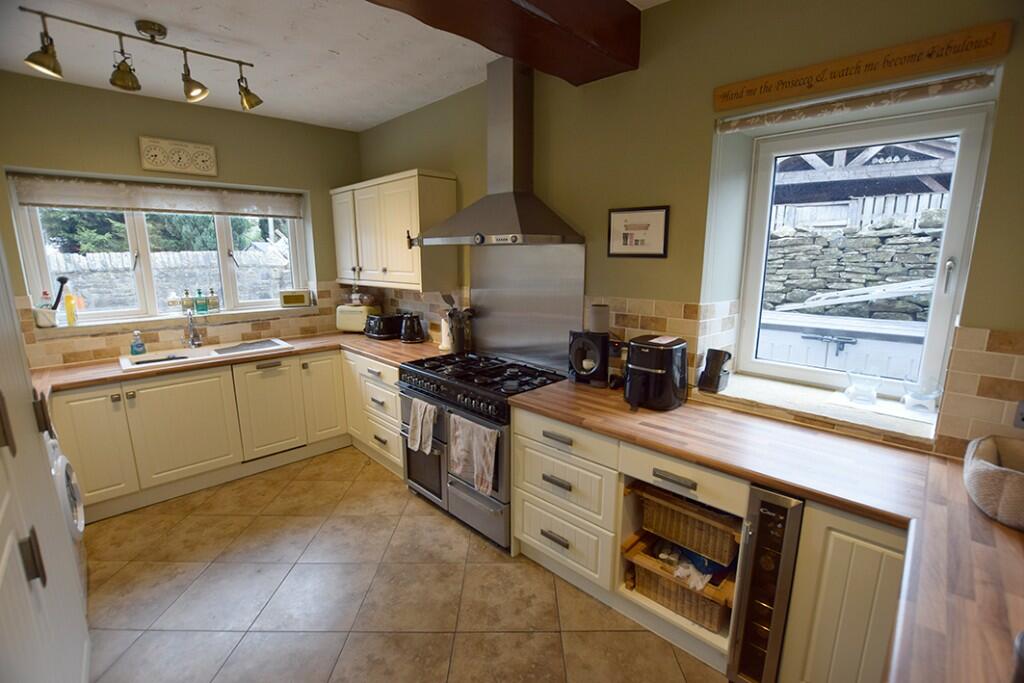 Additional image 6 of 33 Church Square, Burnley, Lancashire, BB10 3NH