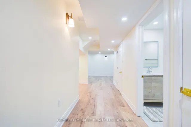 Additional image 33 of 55 Lyndbrook Cres
