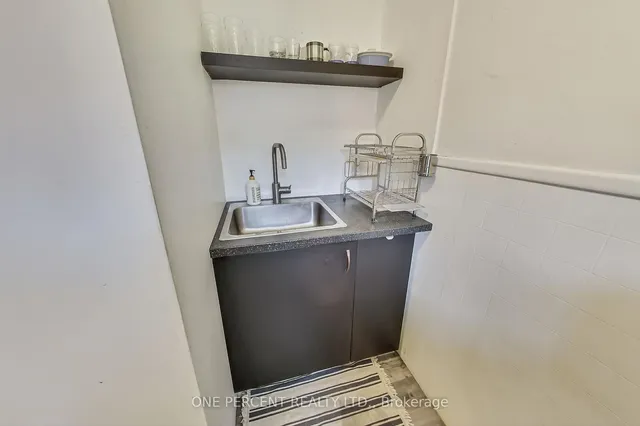 Additional image 16 of 825 Adelaide St