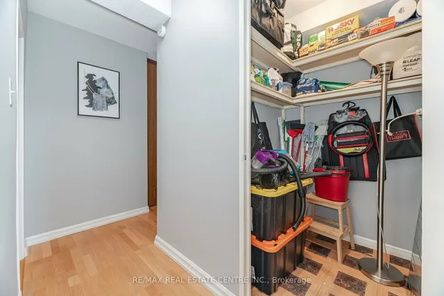 Additional image 31 of 714 The West Mall Unit 1009