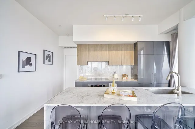 Additional image 14 of 161 Roehampton Ave Unit Ph05