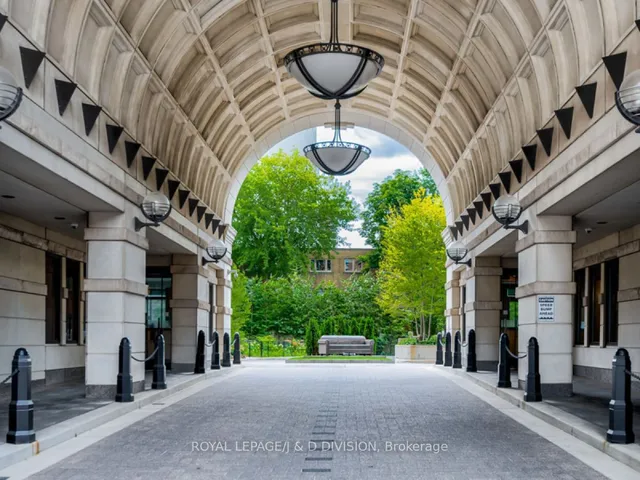 38 Avenue Rd Unit 808