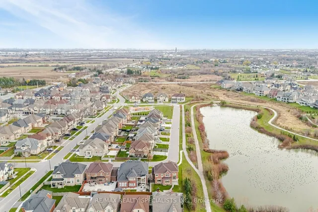 Additional image 40 of 8 Herringbone Cres